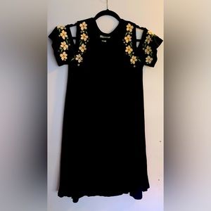 Embroidered flower ☀️ dress 👗